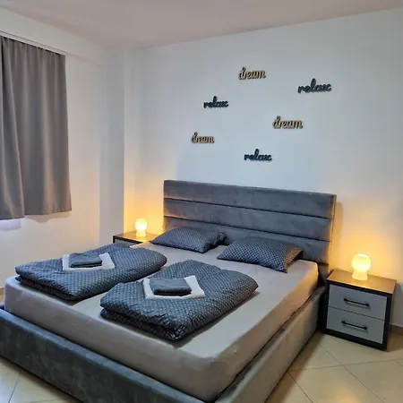 Hd's Apartment